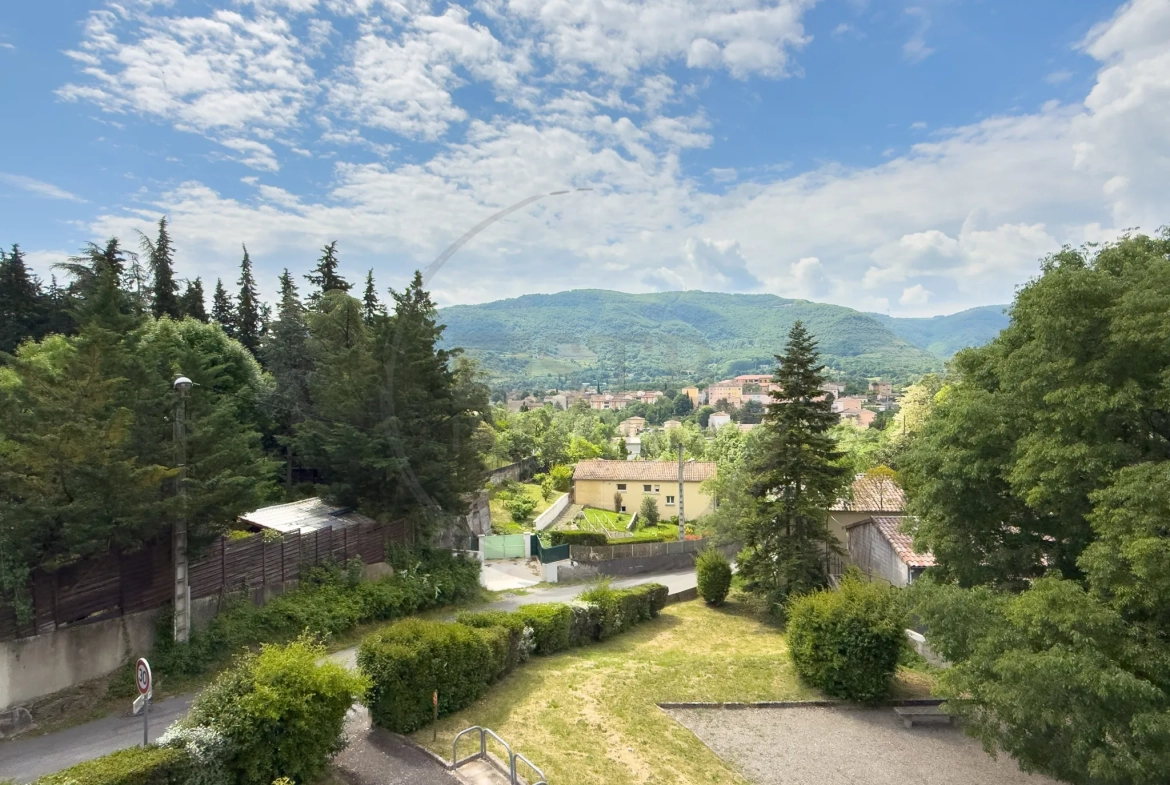 Appartement loué de 63 m² avec terrasse à Privas, investissement idéal 