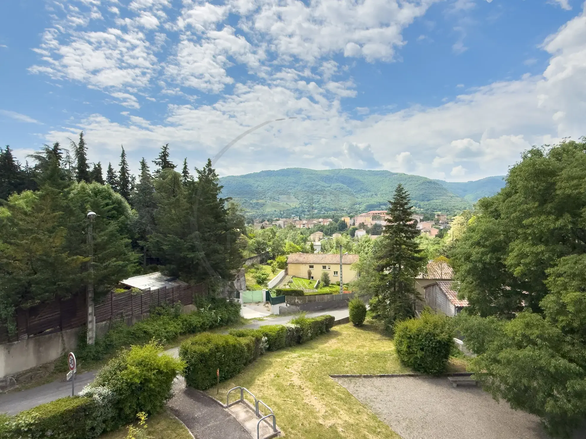 Appartement loué de 63 m² avec terrasse à Privas, investissement idéal 