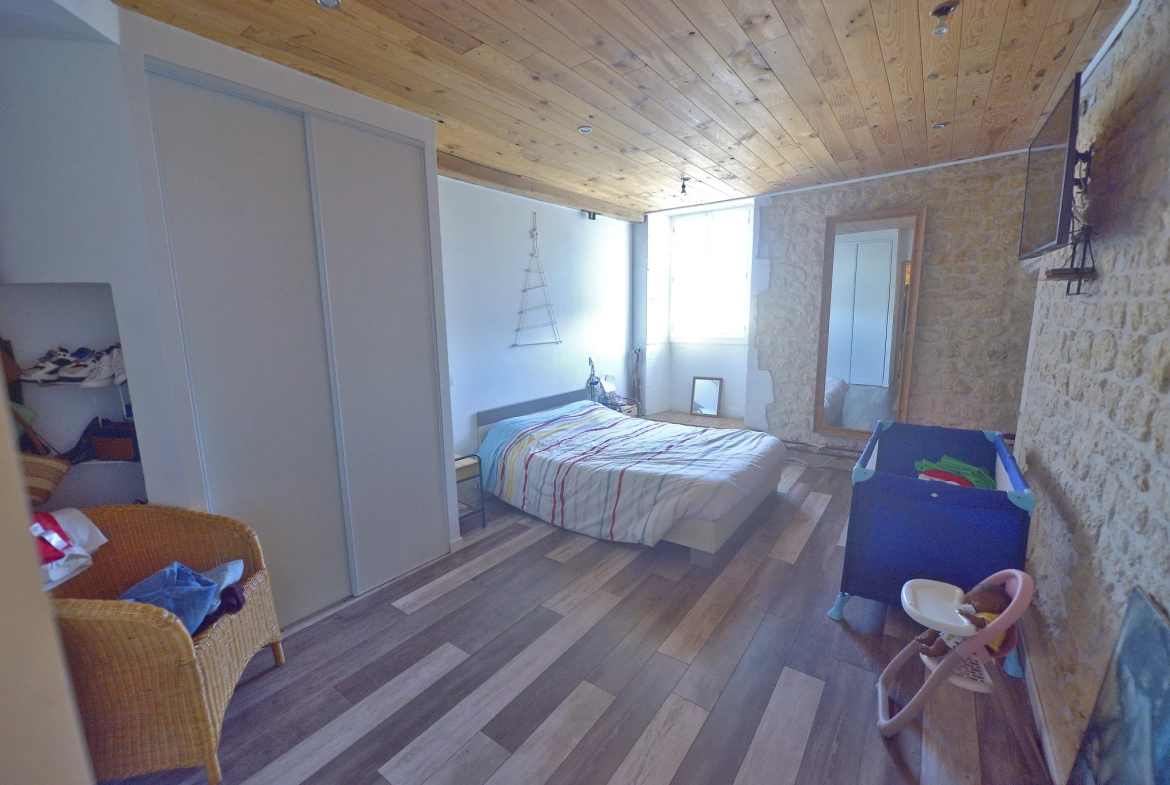 Maison charentaise à Nieulle-sur-Seudre avec logement indépendant et jardin 