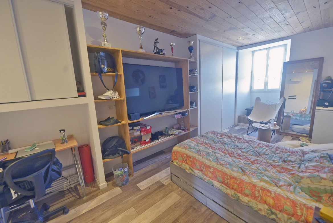 Maison charentaise à Nieulle-sur-Seudre avec logement indépendant et jardin 