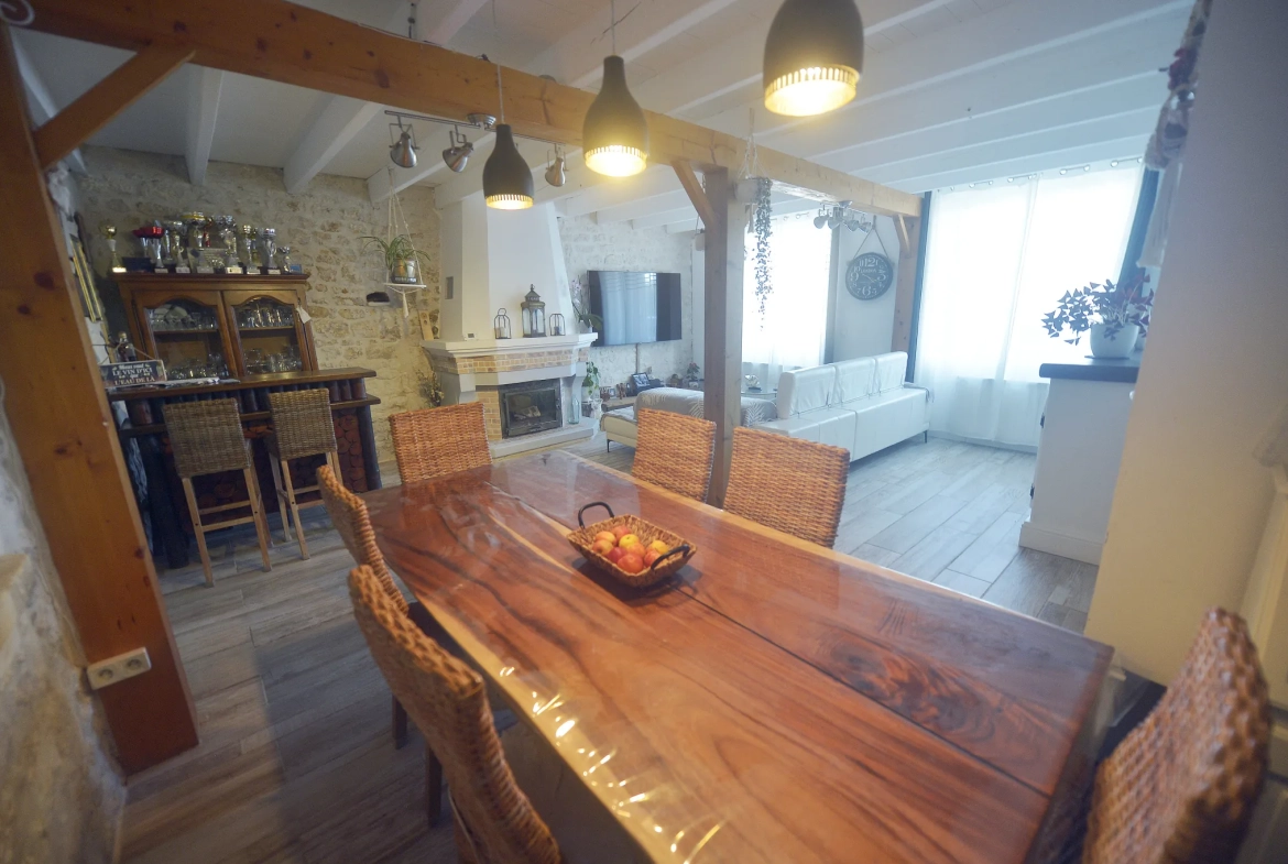 Maison charentaise à Nieulle-sur-Seudre avec logement indépendant et jardin 