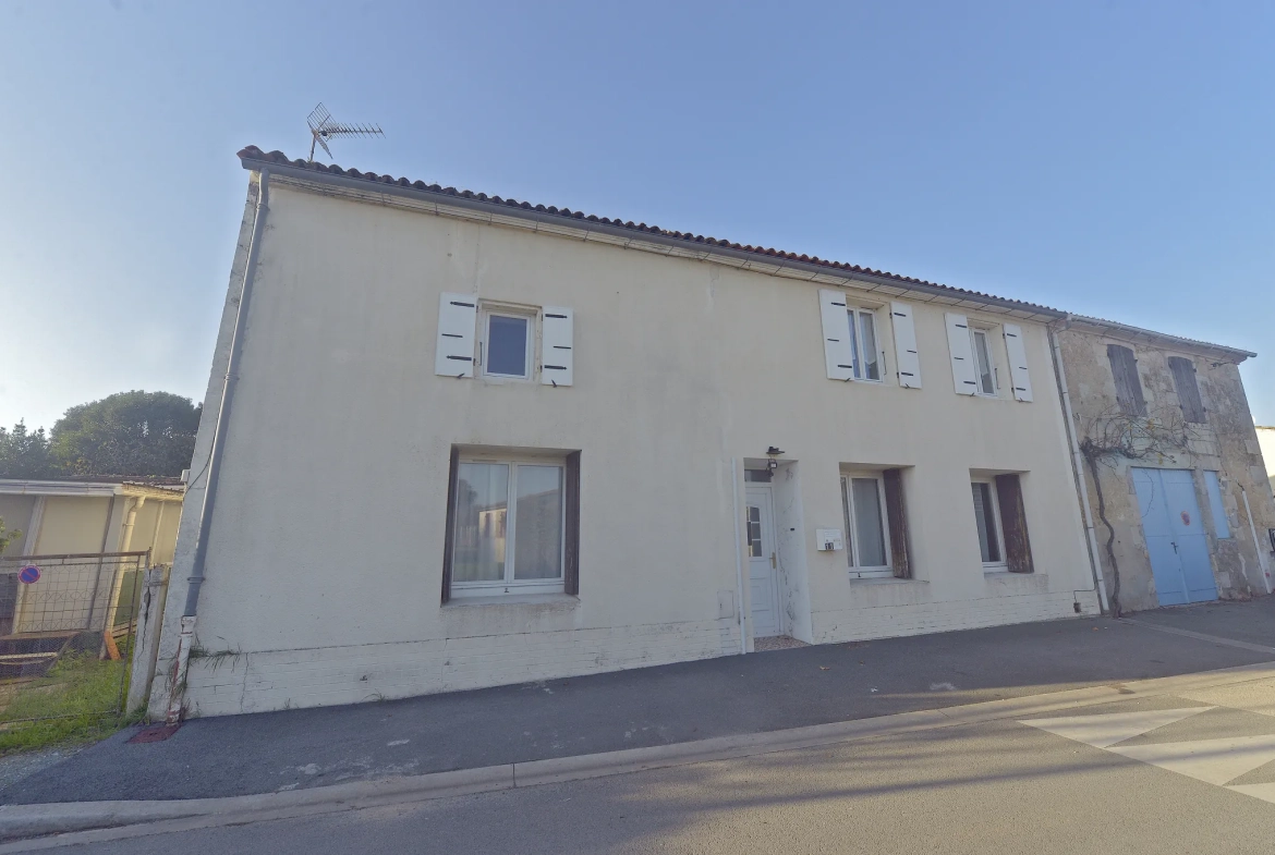 Maison charentaise à Nieulle-sur-Seudre avec logement indépendant et jardin 