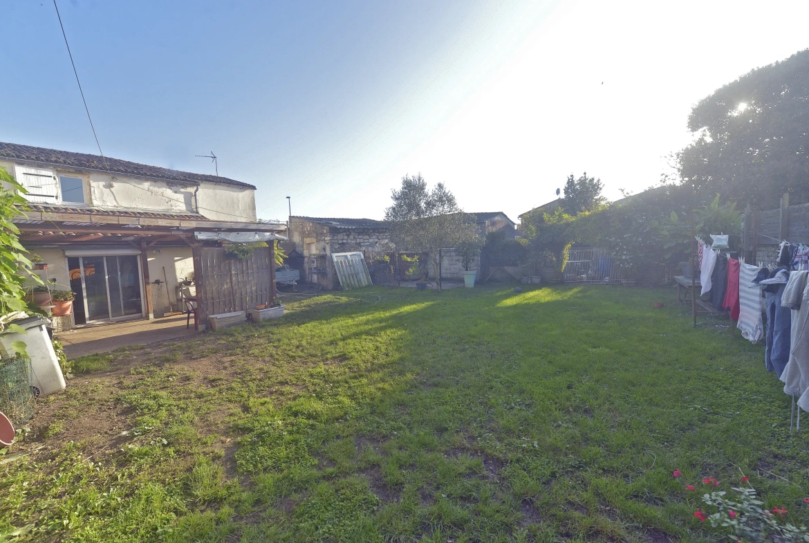 Maison charentaise à Nieulle-sur-Seudre avec logement indépendant et jardin 
