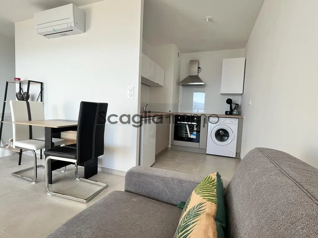 Vente appartement T2 avec terrasse et vue mer à Agosta, dernière étage 