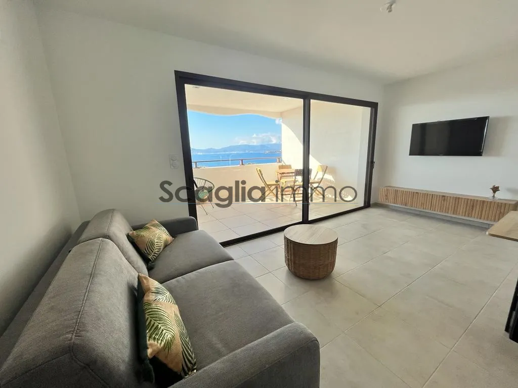 Vente appartement T2 avec terrasse et vue mer à Agosta, dernière étage 