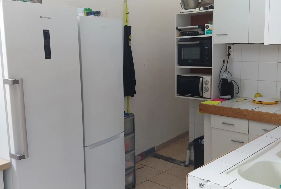 Maison F6 à Fort-de-France avec deux appartements et terrain - Excellente opportunité d'investissement 
