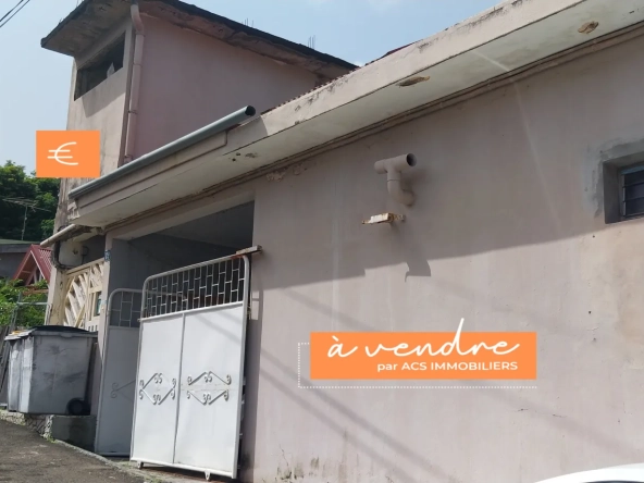Maison F6 à Fort-de-France avec deux appartements et terrain - Excellente opportunité d'investissement