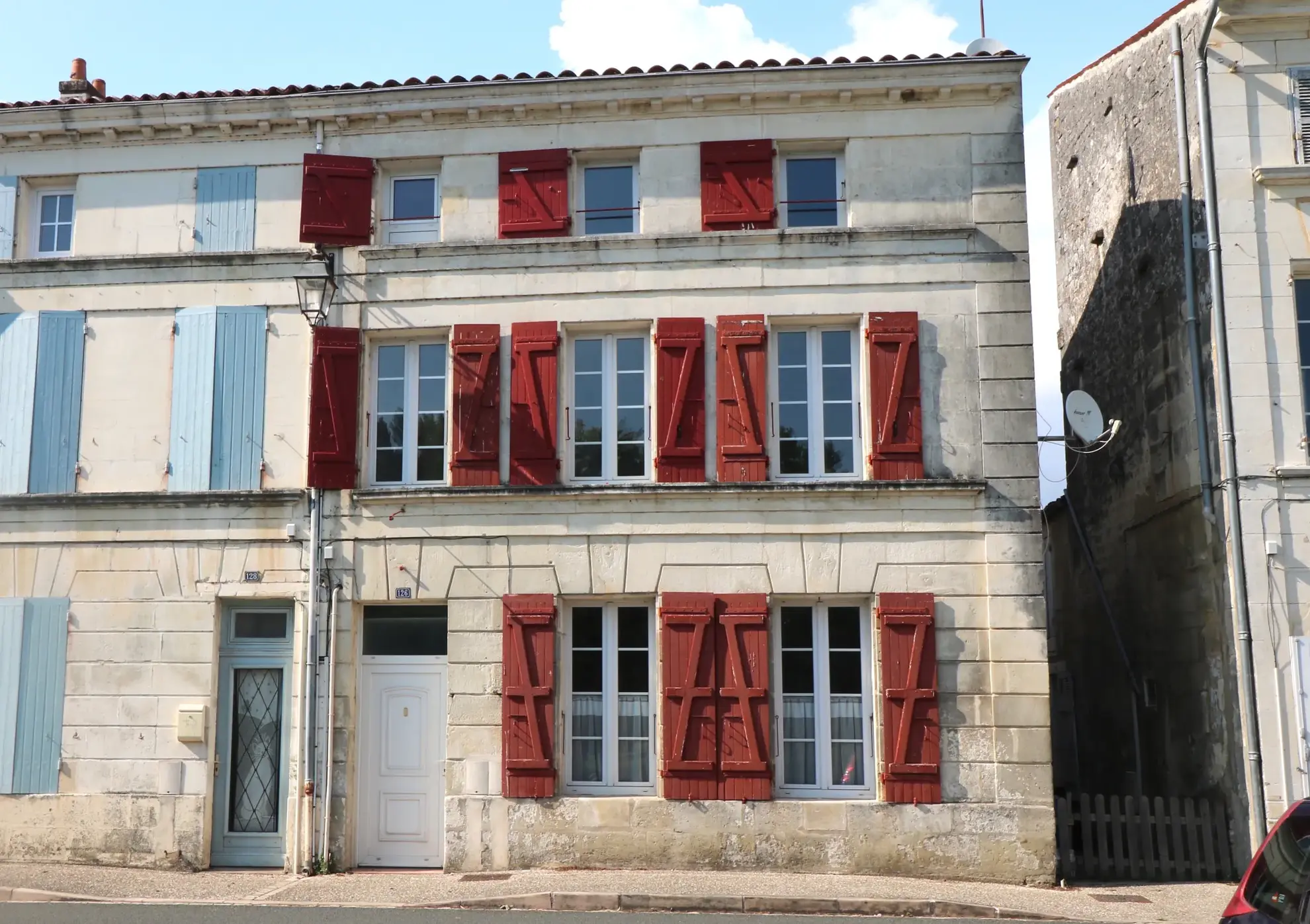 Maison de 103 m² avec vue sur la Charente et dépendance à Saint-Savinien 