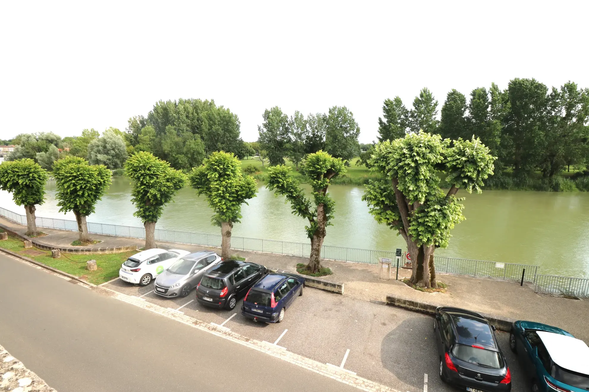 Maison de 103 m² avec vue sur la Charente et dépendance à Saint-Savinien 