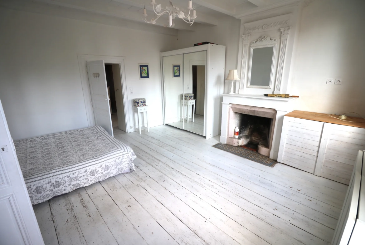 Maison de 103 m² avec vue sur la Charente et dépendance à Saint-Savinien 