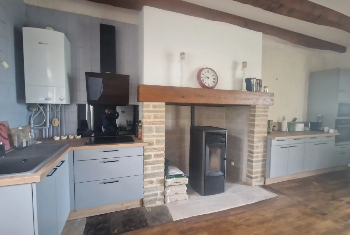 A vendre maison rénovée à Lubersac avec jardin et terrasse, proche centre 