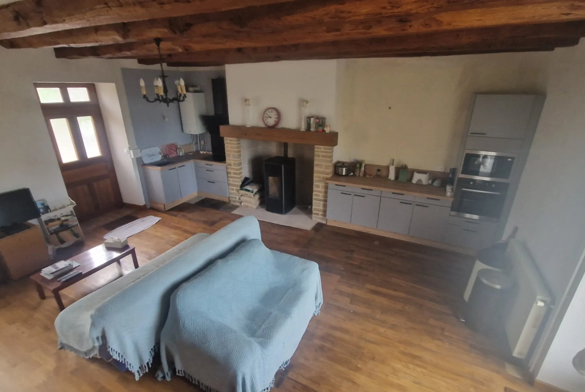 A vendre maison rénovée à Lubersac avec jardin et terrasse, proche centre 