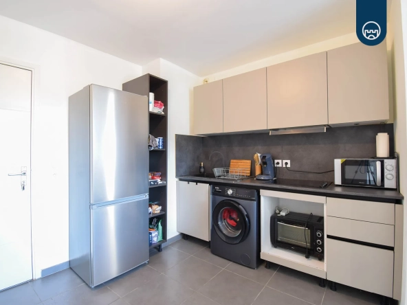 Appartement 2 pièces de 42 m² à Nice proche CHU et universités avec parking et cave 