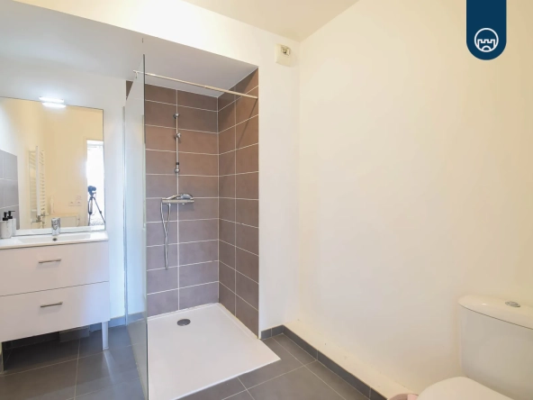 Appartement 2 pièces de 42 m² à Nice proche CHU et universités avec parking et cave 