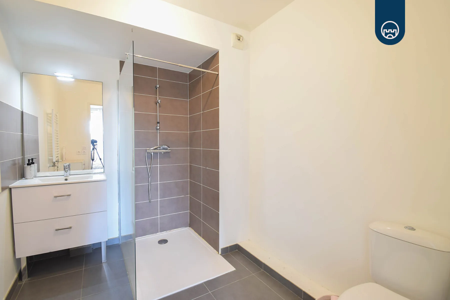 Appartement 2 pièces de 42 m² à Nice proche CHU et universités avec parking et cave 