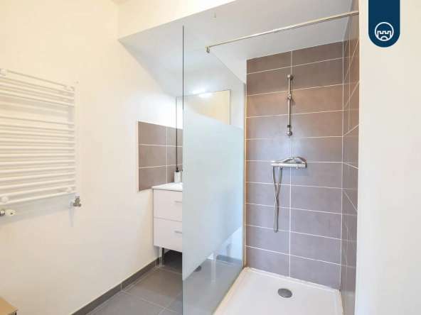 Appartement 2 pièces de 42 m² à Nice proche CHU et universités avec parking et cave 