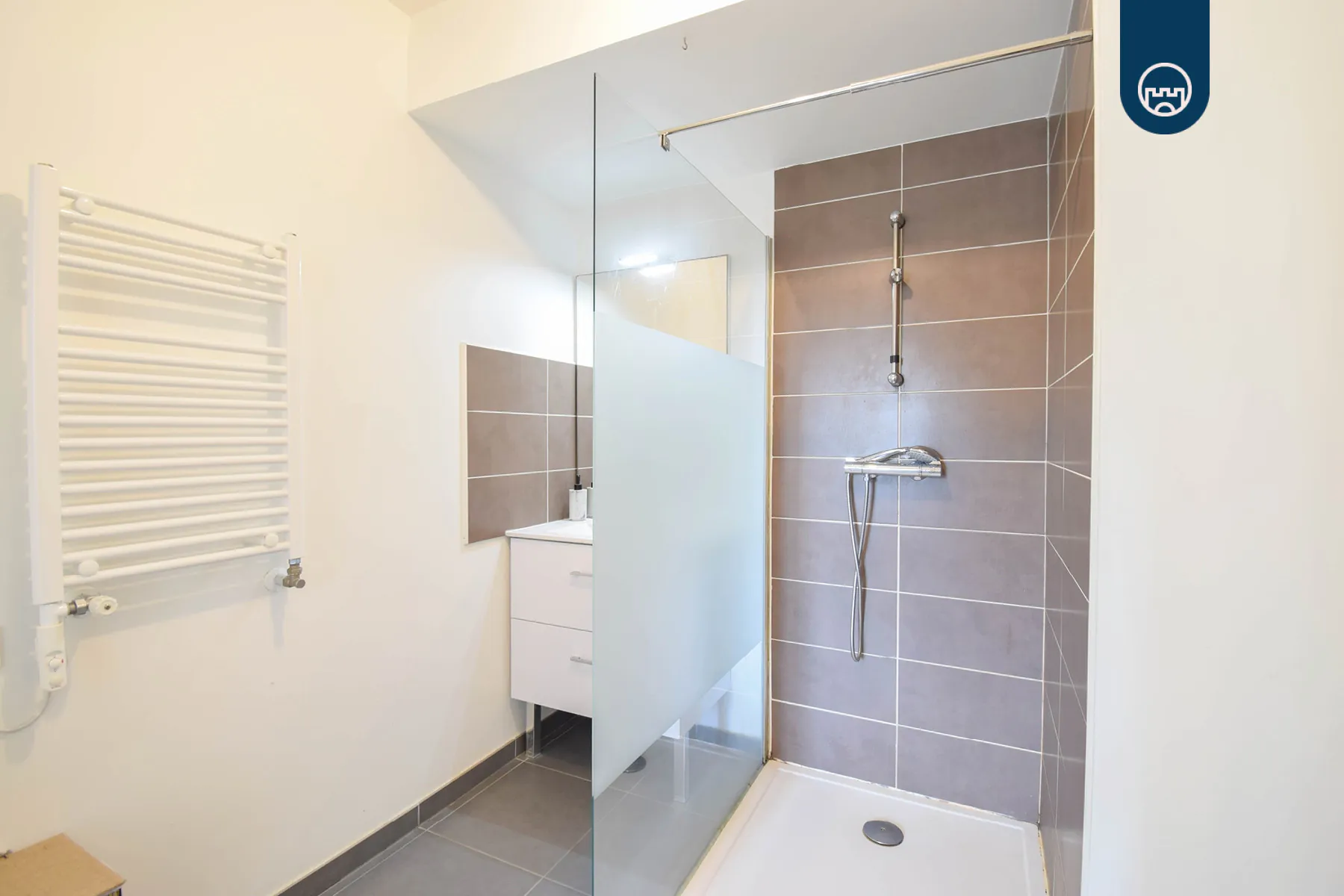 Appartement 2 pièces de 42 m² à Nice proche CHU et universités avec parking et cave 