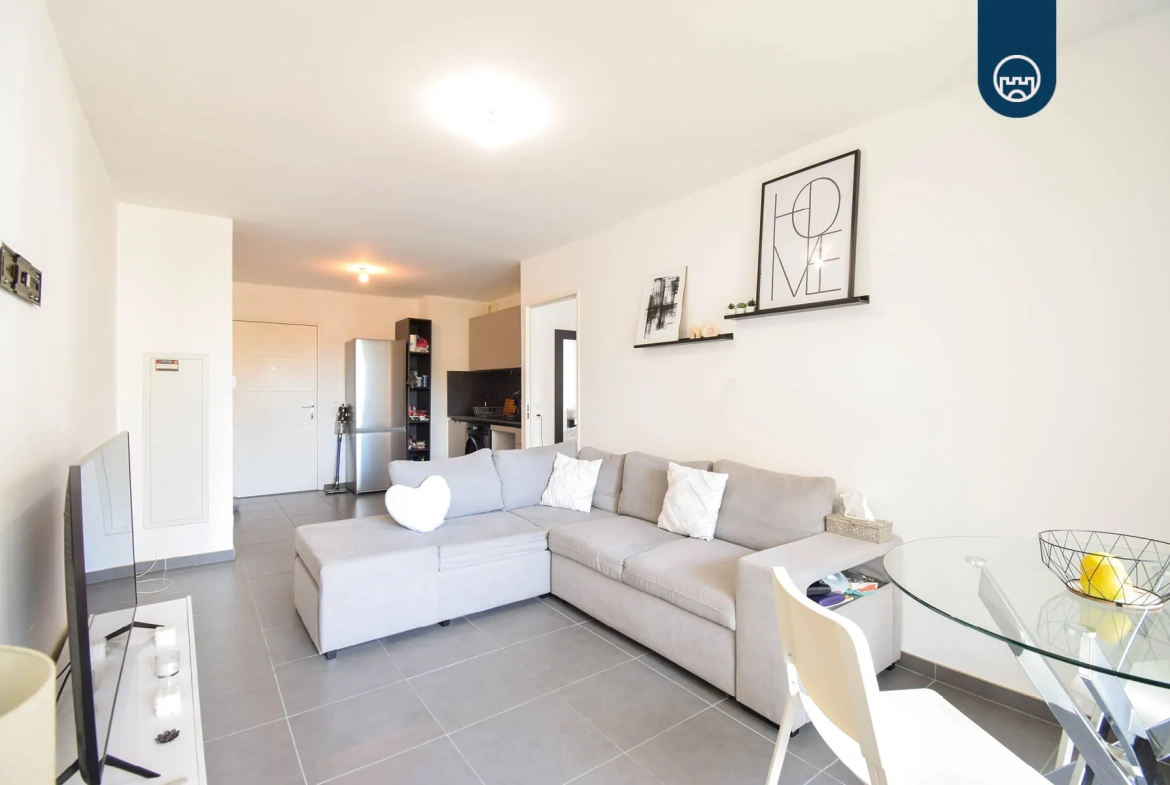 Appartement 2 pièces de 42 m² à Nice proche CHU et universités avec parking et cave 