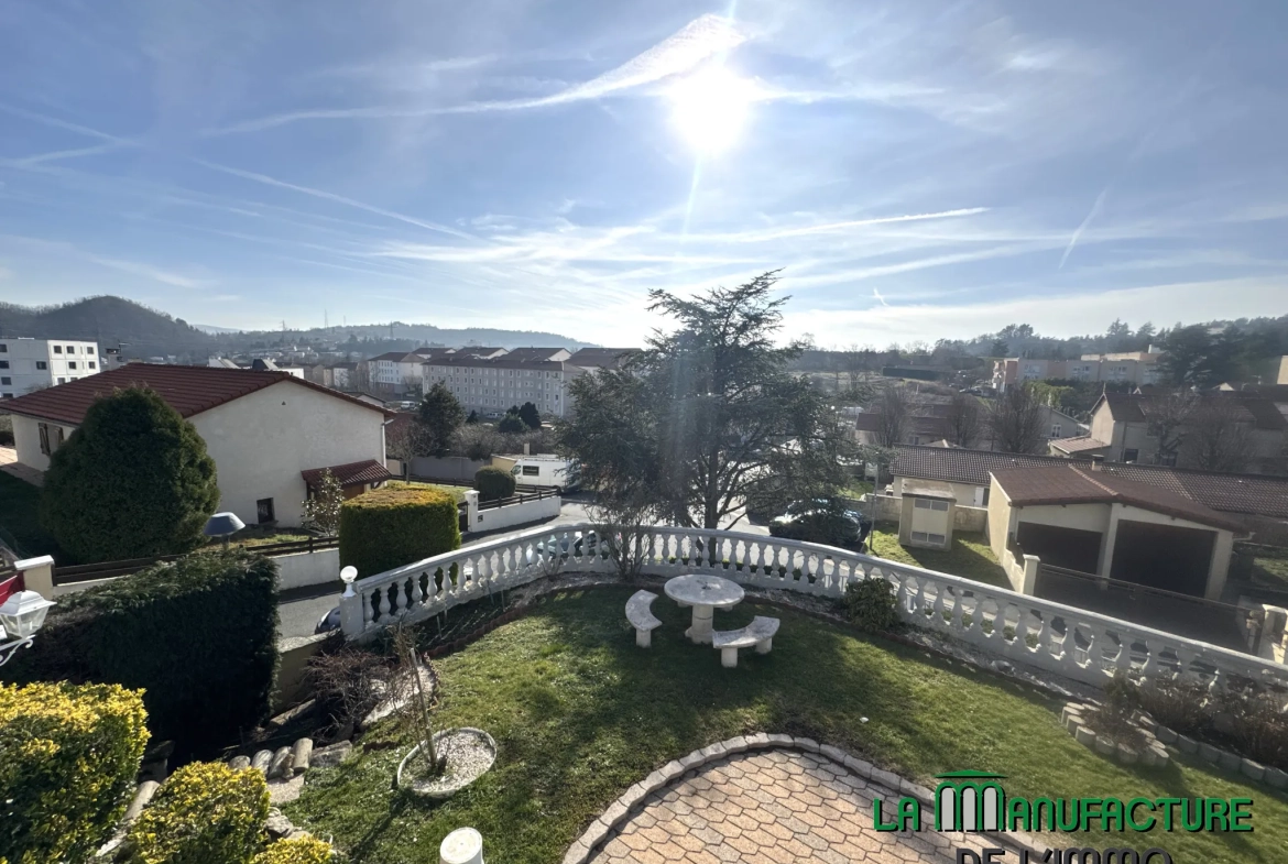 Belle maison familiale F6 avec jardin et vue dégagée à Saint-Étienne Montaudy 