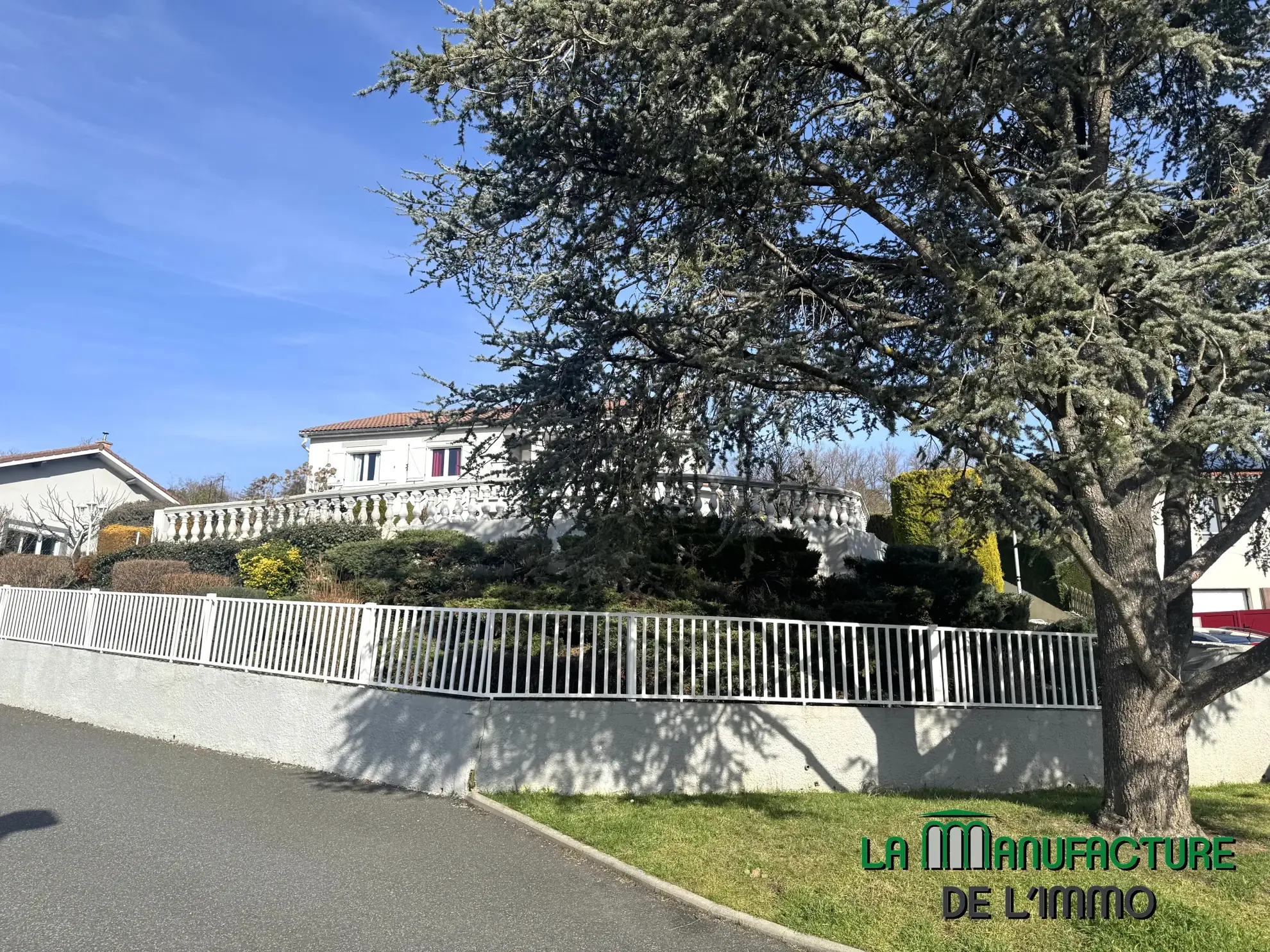 Belle maison familiale F6 avec jardin et vue dégagée à Saint-Étienne Montaudy 