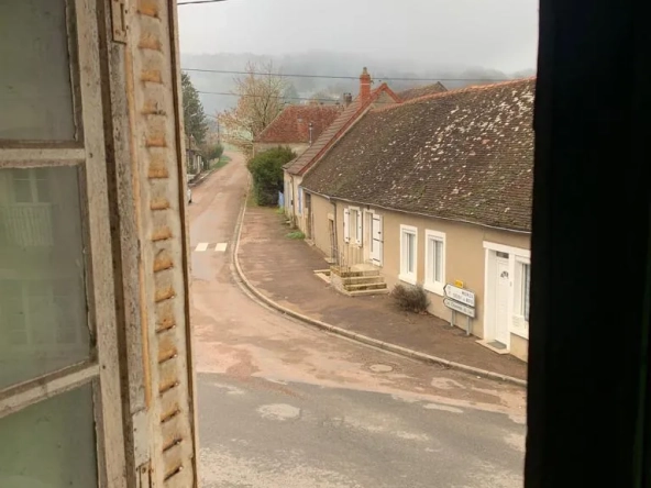 Maison de village à Châteauneuf-Val-de-Bargis à vendre avec travaux et potentiel intéressant 