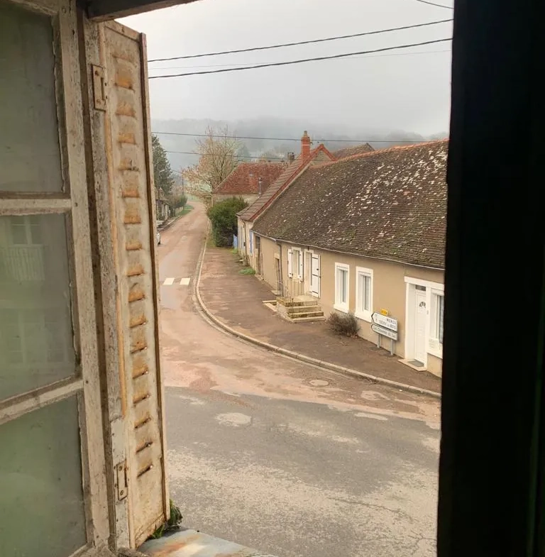 Maison de village à Châteauneuf-Val-de-Bargis à vendre avec travaux et potentiel intéressant 