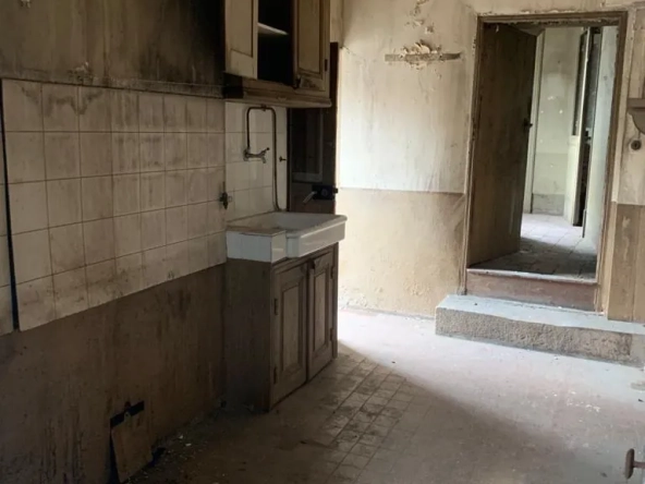Maison de village à Châteauneuf-Val-de-Bargis à vendre avec travaux et potentiel intéressant 