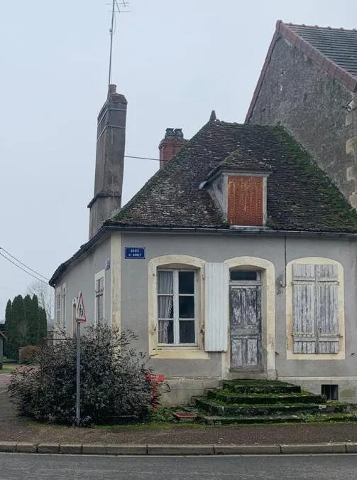 Maison de village à Châteauneuf-Val-de-Bargis à vendre avec travaux et potentiel intéressant 