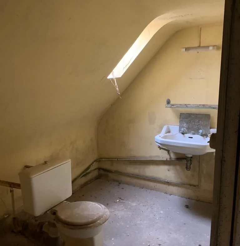 Maison de village à Châteauneuf-Val-de-Bargis à vendre avec travaux et potentiel intéressant 