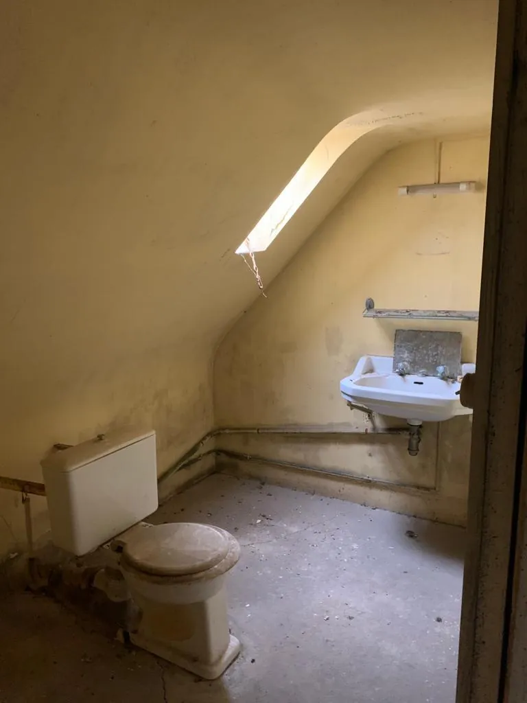 Maison de village à Châteauneuf-Val-de-Bargis à vendre avec travaux et potentiel intéressant 