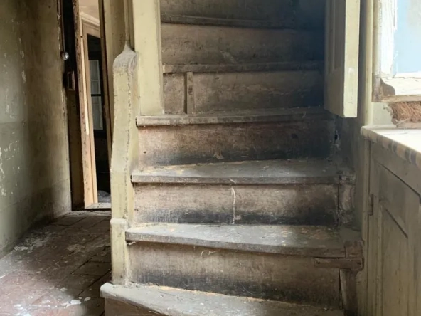 Maison de village à Châteauneuf-Val-de-Bargis à vendre avec travaux et potentiel intéressant 
