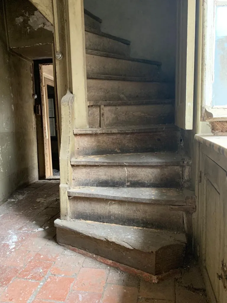 Maison de village à Châteauneuf-Val-de-Bargis à vendre avec travaux et potentiel intéressant 