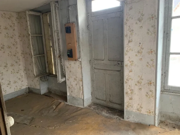Maison de village à Châteauneuf-Val-de-Bargis à vendre avec travaux et potentiel intéressant 
