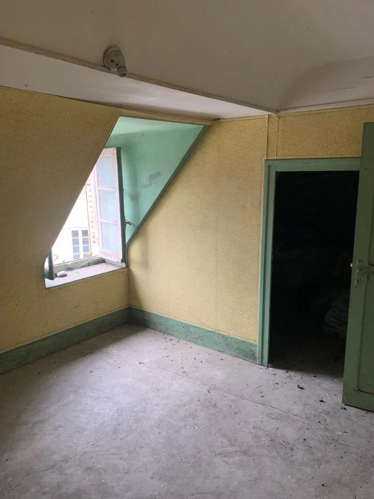 Maison de village à Châteauneuf-Val-de-Bargis à vendre avec travaux et potentiel intéressant 