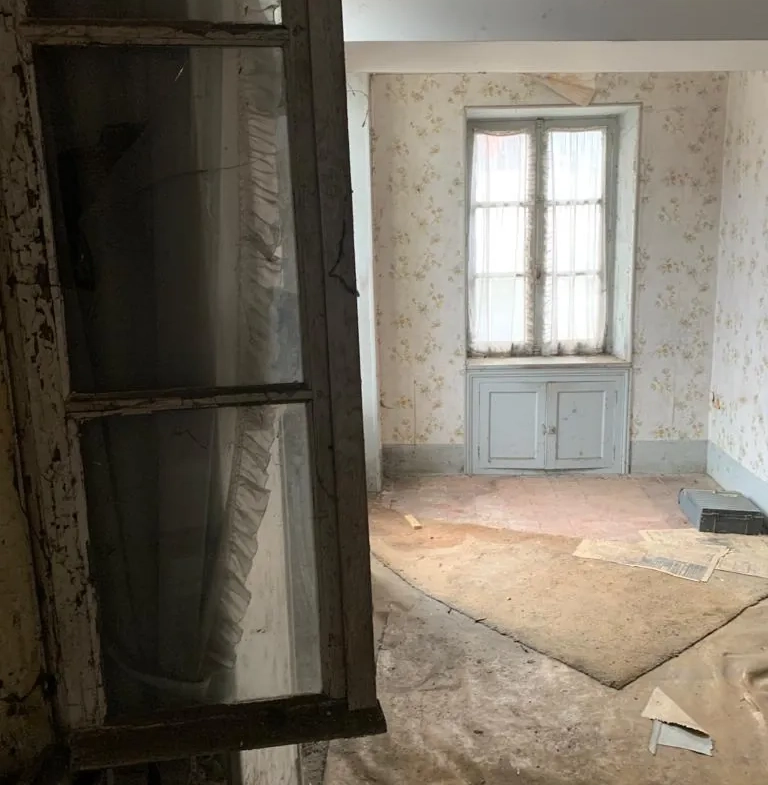 Maison de village à Châteauneuf-Val-de-Bargis à vendre avec travaux et potentiel intéressant 