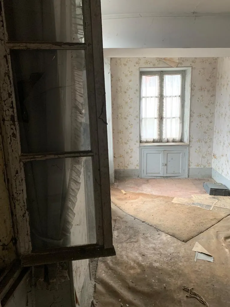 Maison de village à Châteauneuf-Val-de-Bargis à vendre avec travaux et potentiel intéressant 