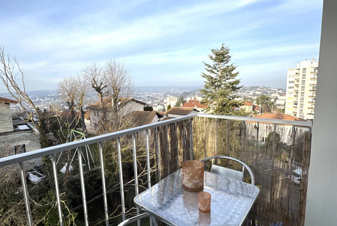 Appartement F4 avec balcon, cave et parking à Saint-Étienne Villeboeuf Le Haut 