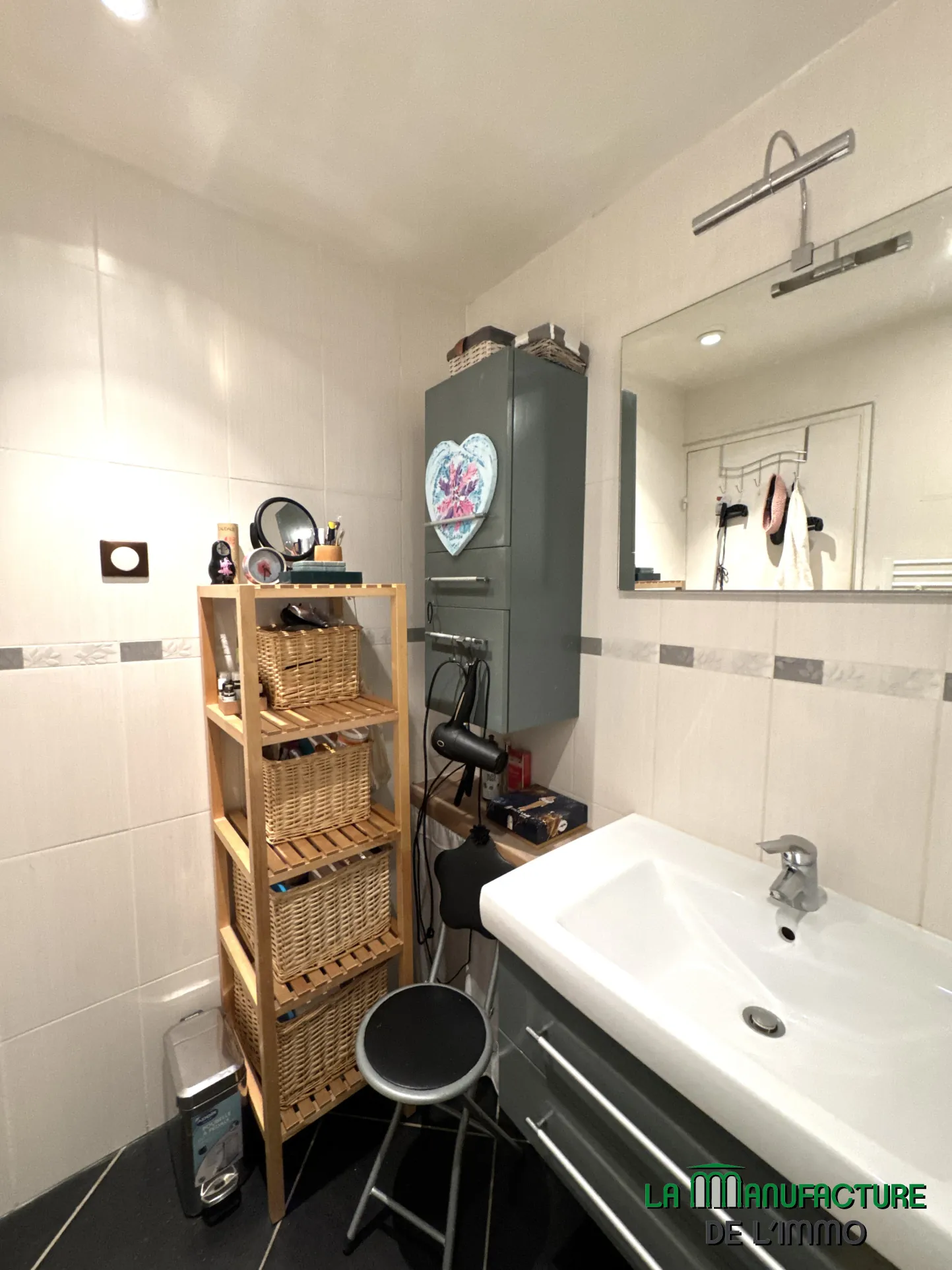Appartement F4 avec balcon, cave et parking à Saint-Étienne Villeboeuf Le Haut 