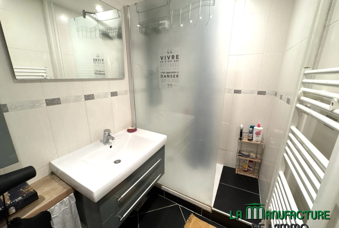 Appartement F4 avec balcon, cave et parking à Saint-Étienne Villeboeuf Le Haut 