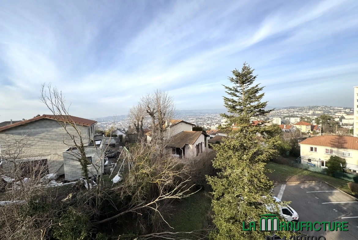 Appartement F4 avec balcon, cave et parking à Saint-Étienne Villeboeuf Le Haut 