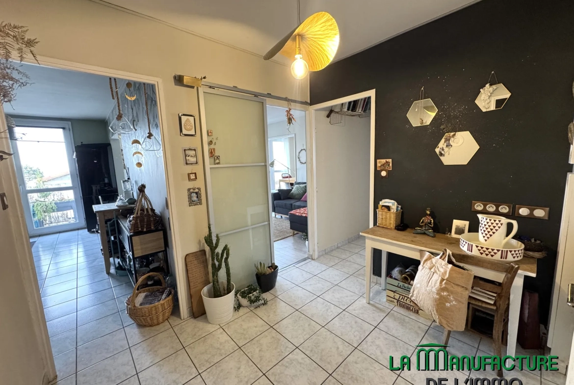 Appartement F4 avec balcon, cave et parking à Saint-Étienne Villeboeuf Le Haut 