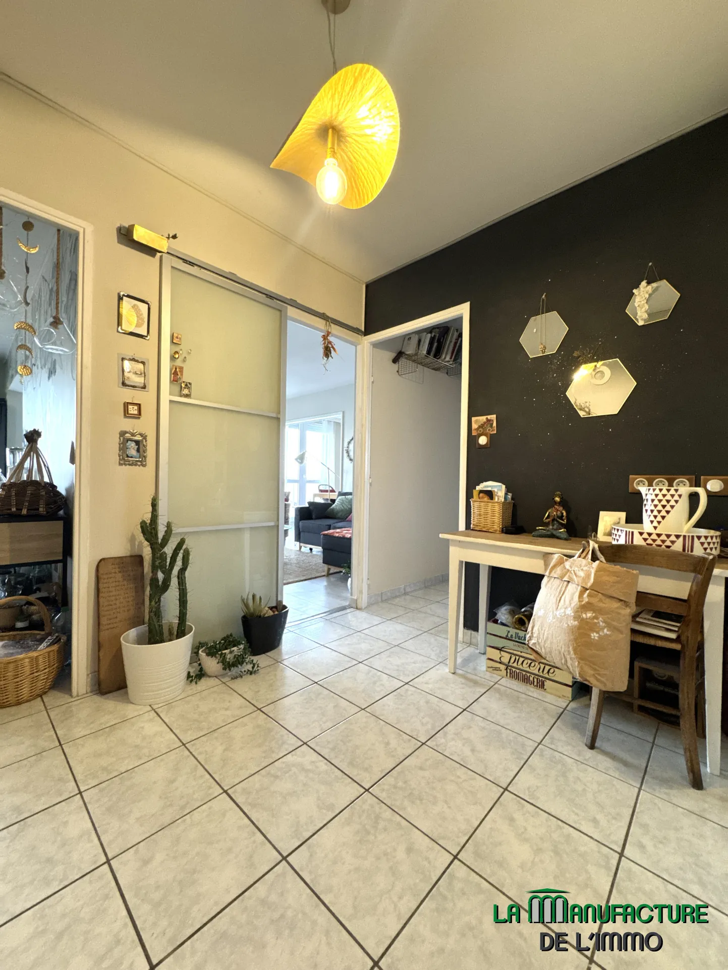 Appartement F4 avec balcon, cave et parking à Saint-Étienne Villeboeuf Le Haut 