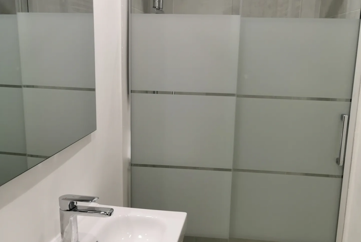 Investissement locatif à Lodève : T1 loué avec cave dans rue piétonne 