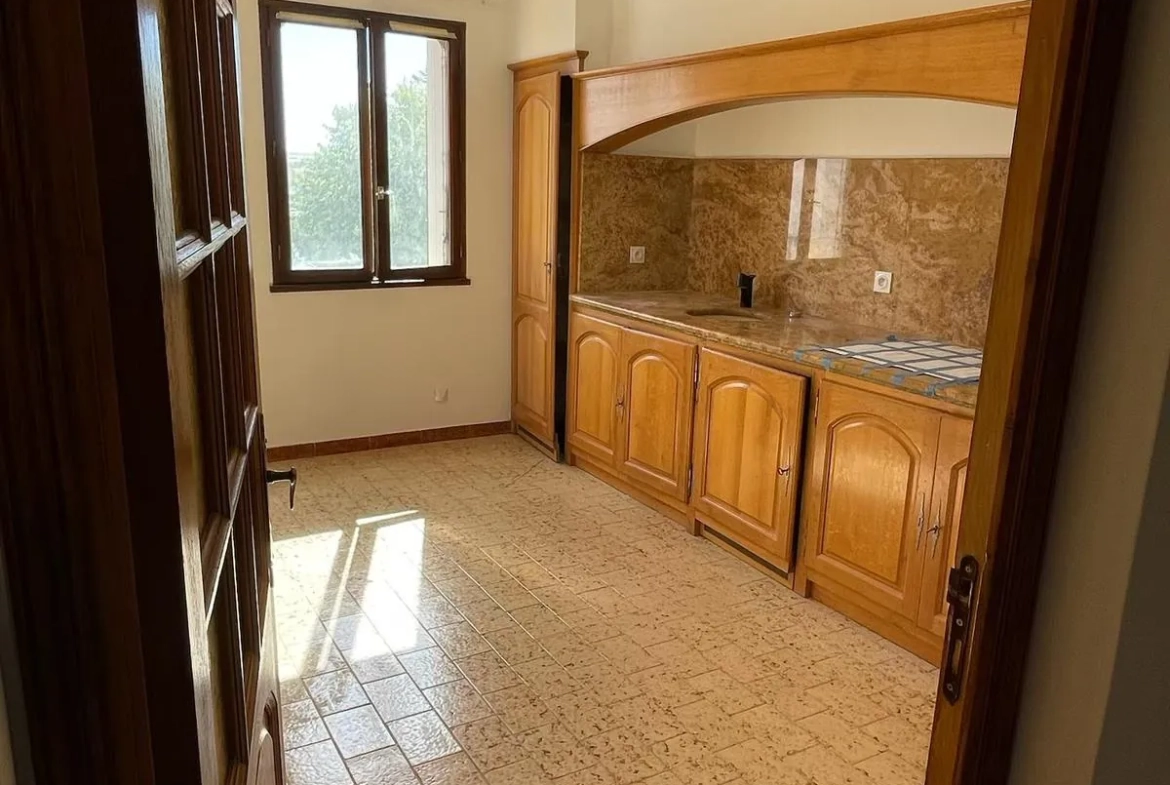 appartement T4 de 110 m² avec cave et garage à Ghisonaccia 