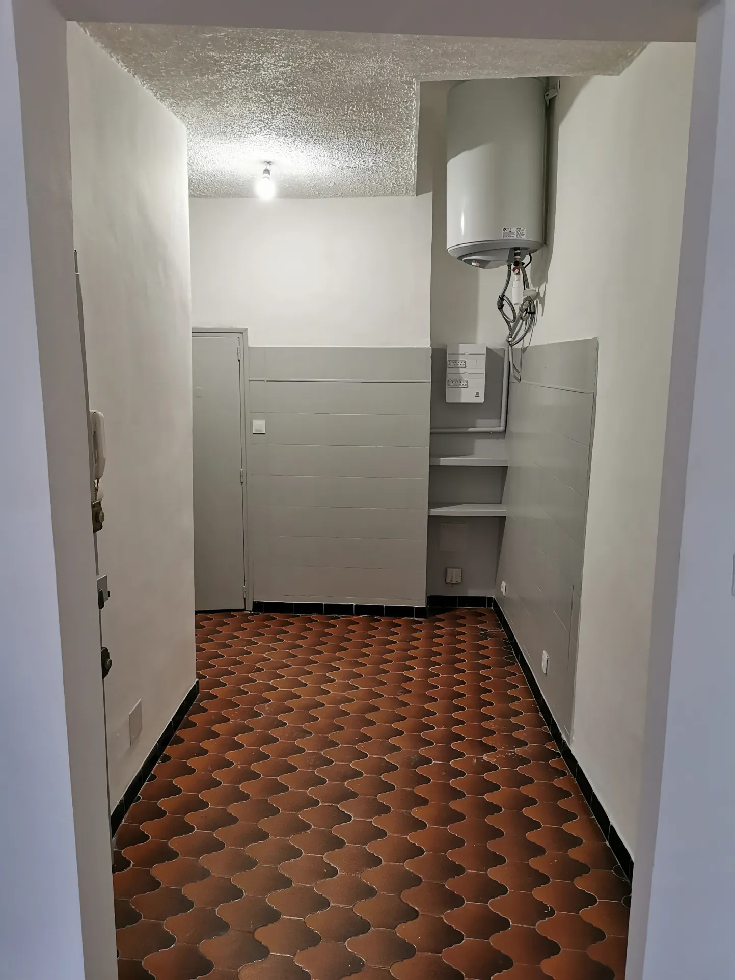 Investissement locatif à Lodève : T1 loué avec cave dans rue piétonne 