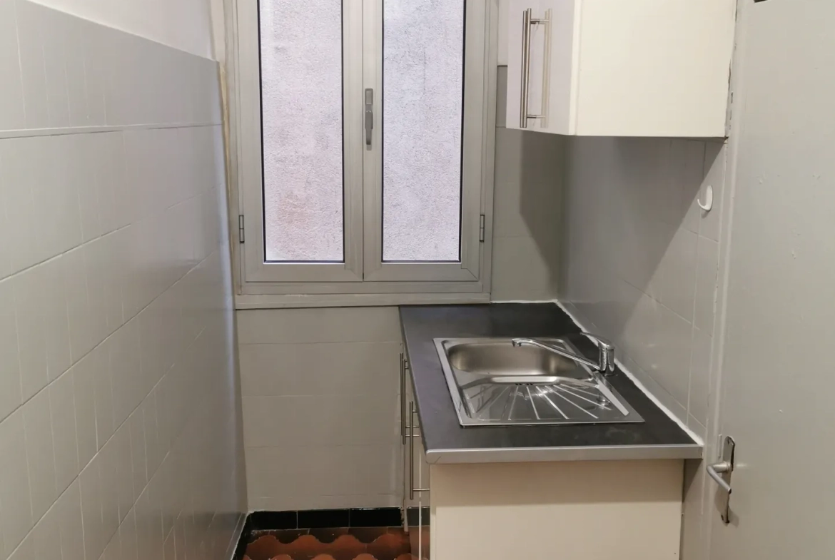 Investissement locatif à Lodève : T1 loué avec cave dans rue piétonne 