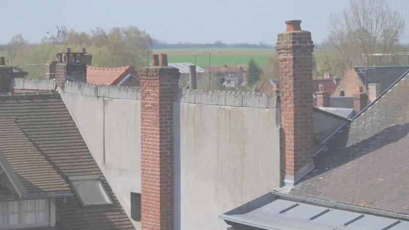 Immeuble polyvalent de 1270 m² à Ham avec parking et grande façade vitrée 