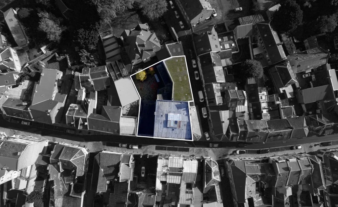 Immeuble polyvalent de 1270 m² à Ham avec parking et grande façade vitrée 
