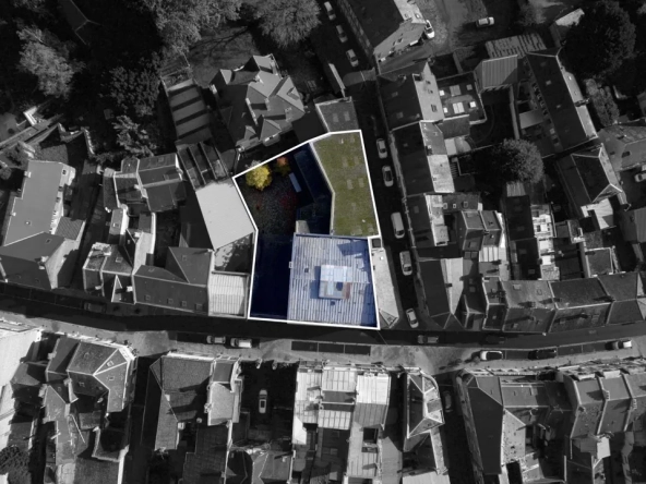 Immeuble polyvalent de 1270 m² à Ham avec parking et grande façade vitrée