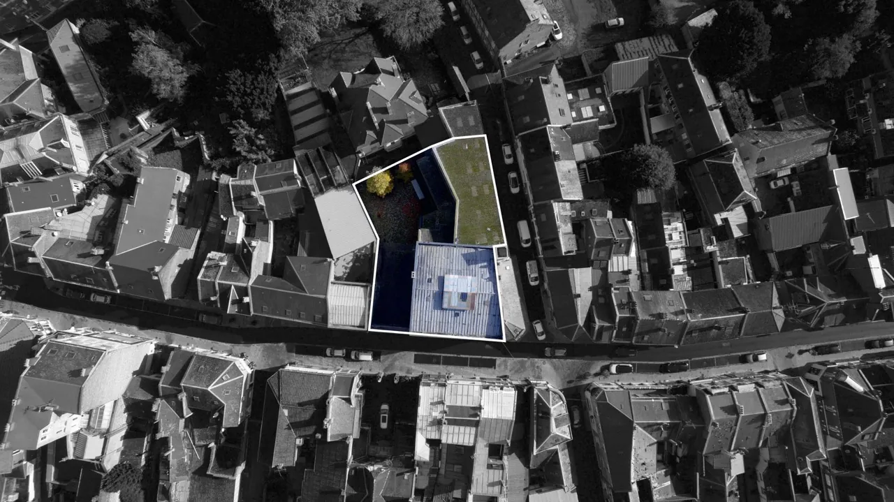 Immeuble polyvalent de 1270 m² à Ham avec parking et grande façade vitrée 